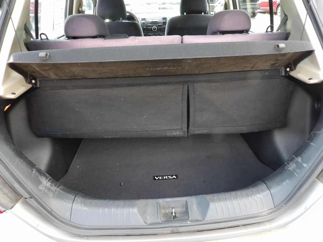 Nissan Versa 5dr HB I4 Auto 1.8 S 2009