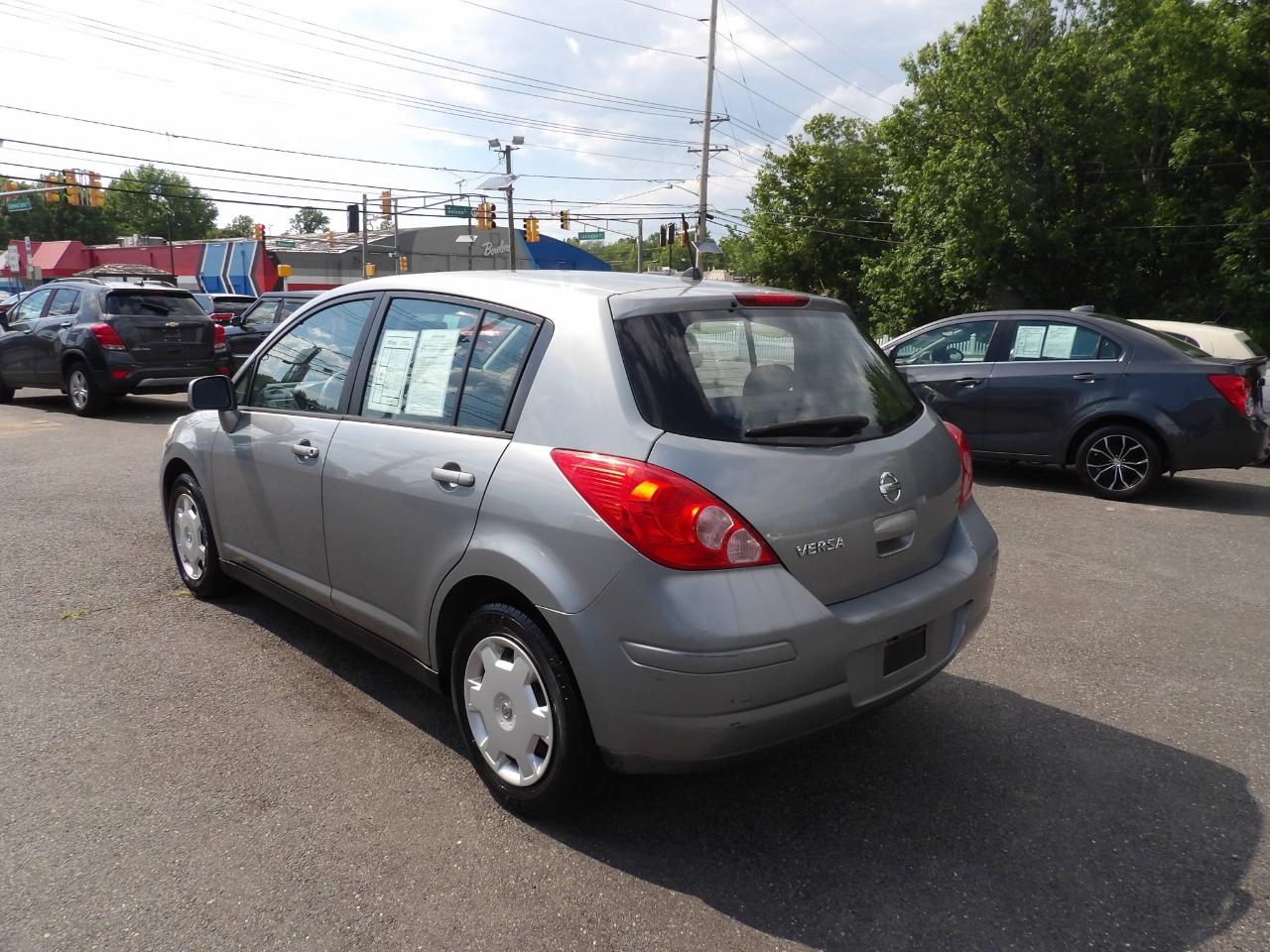 Nissan Versa 5dr HB I4 Auto 1.8 S 2009