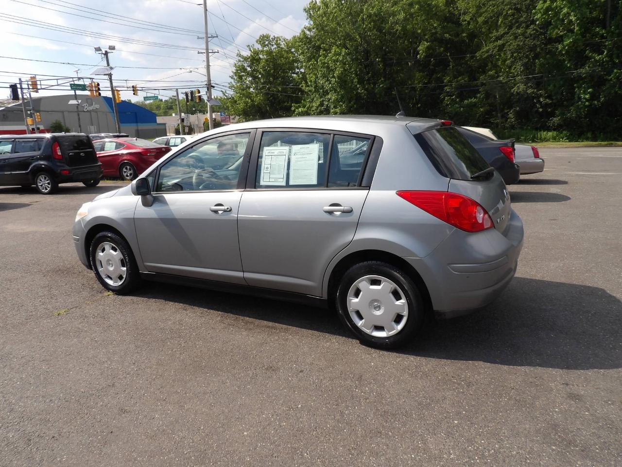 Nissan Versa 5dr HB I4 Auto 1.8 S 2009