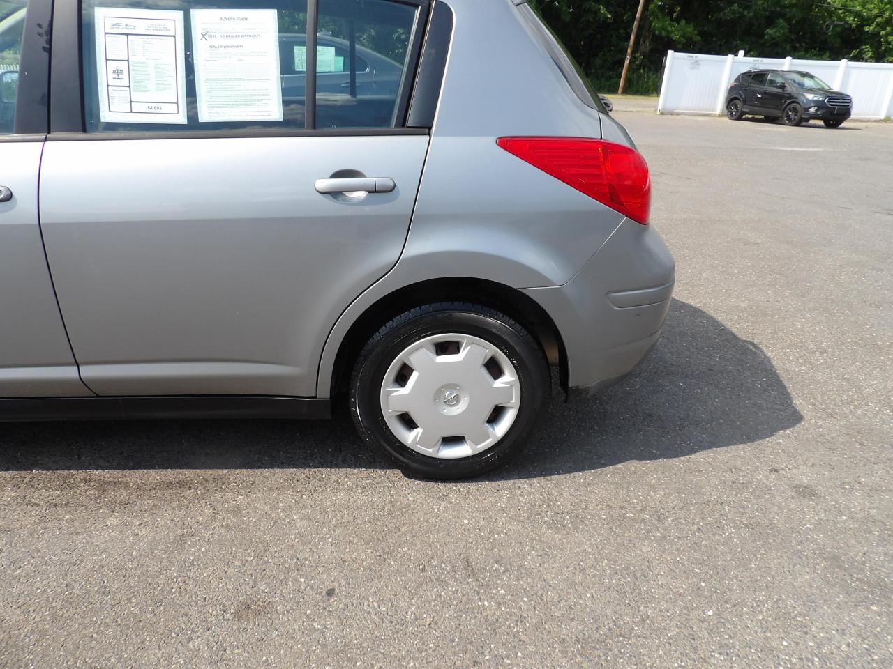 Nissan Versa 5dr HB I4 Auto 1.8 S 2009