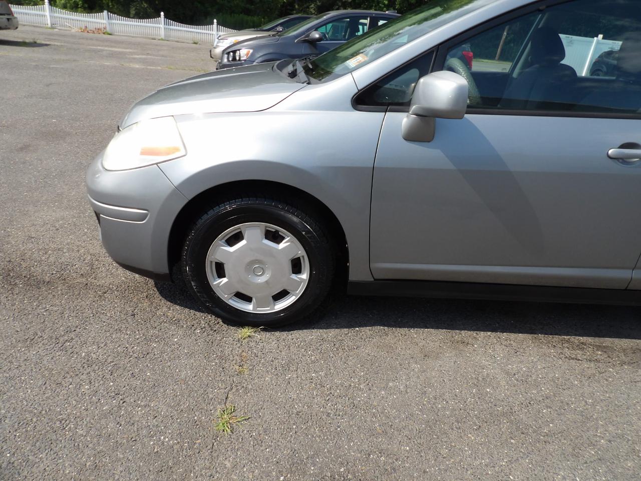 Nissan Versa 5dr HB I4 Auto 1.8 S 2009