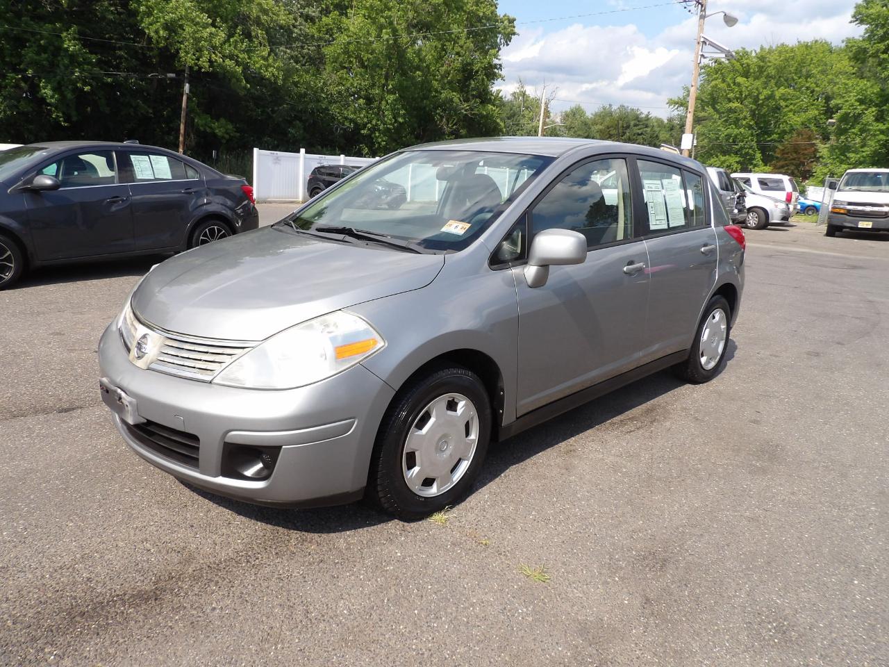 Nissan Versa 5dr HB I4 Auto 1.8 S 2009