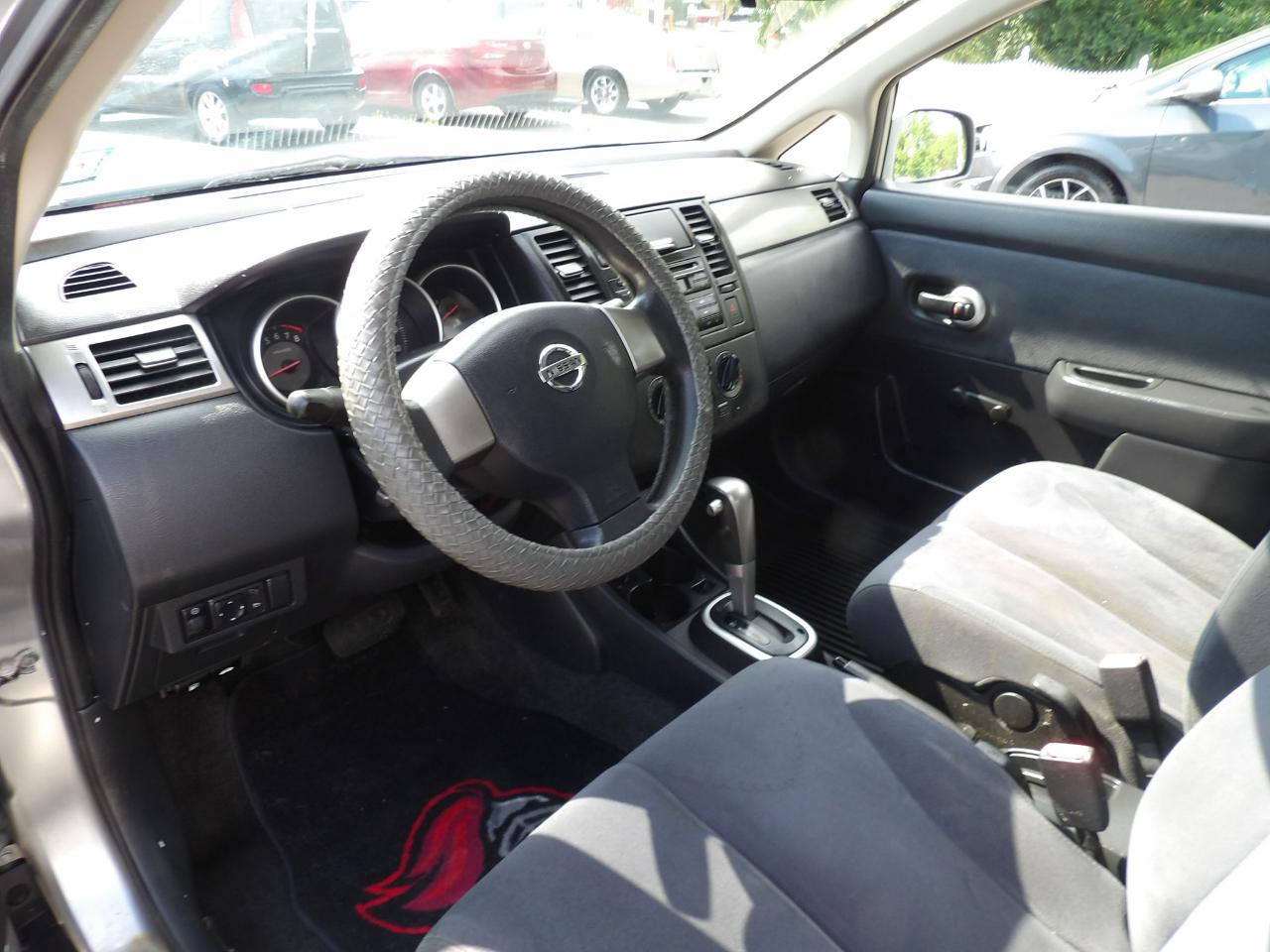 Nissan Versa 5dr HB I4 Auto 1.8 S 2009