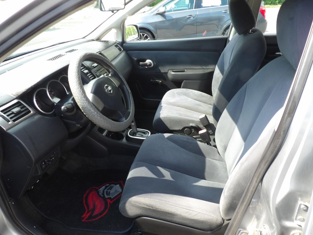 Nissan Versa 5dr HB I4 Auto 1.8 S 2009