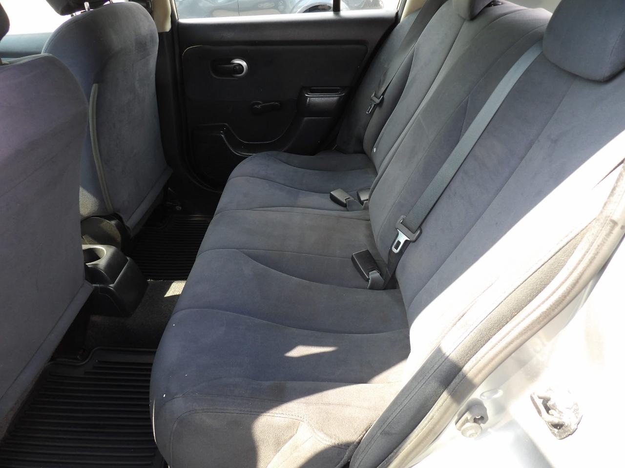 Nissan Versa 5dr HB I4 Auto 1.8 S 2009