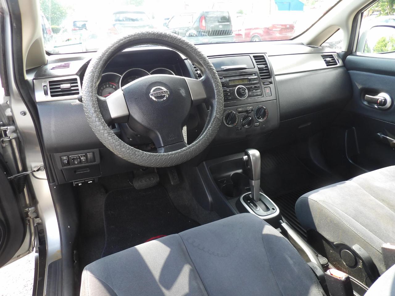Nissan Versa 5dr HB I4 Auto 1.8 S 2009