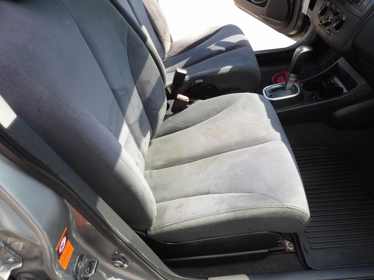 Nissan Versa 5dr HB I4 Auto 1.8 S 2009