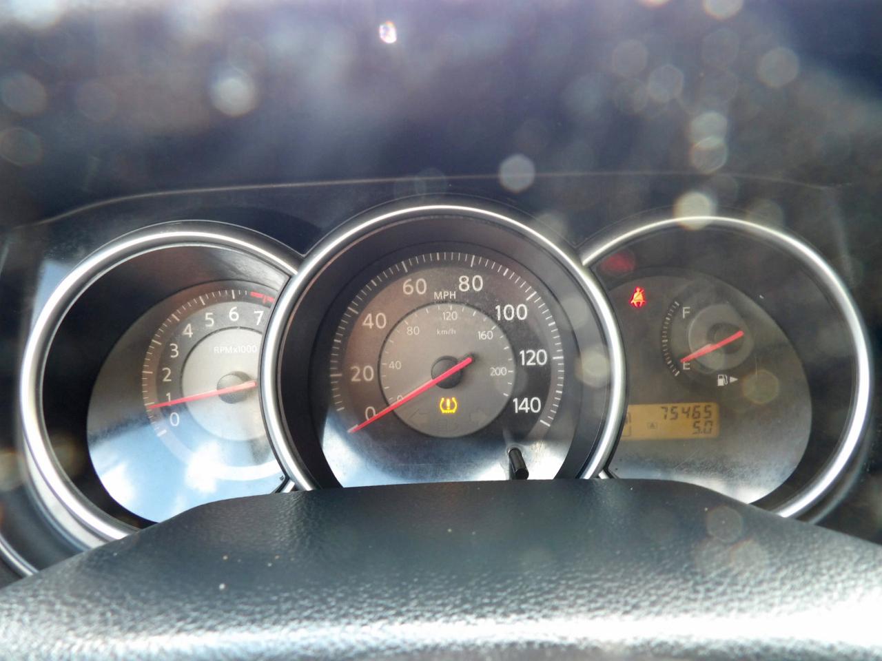 Nissan Versa 5dr HB I4 Auto 1.8 S 2009