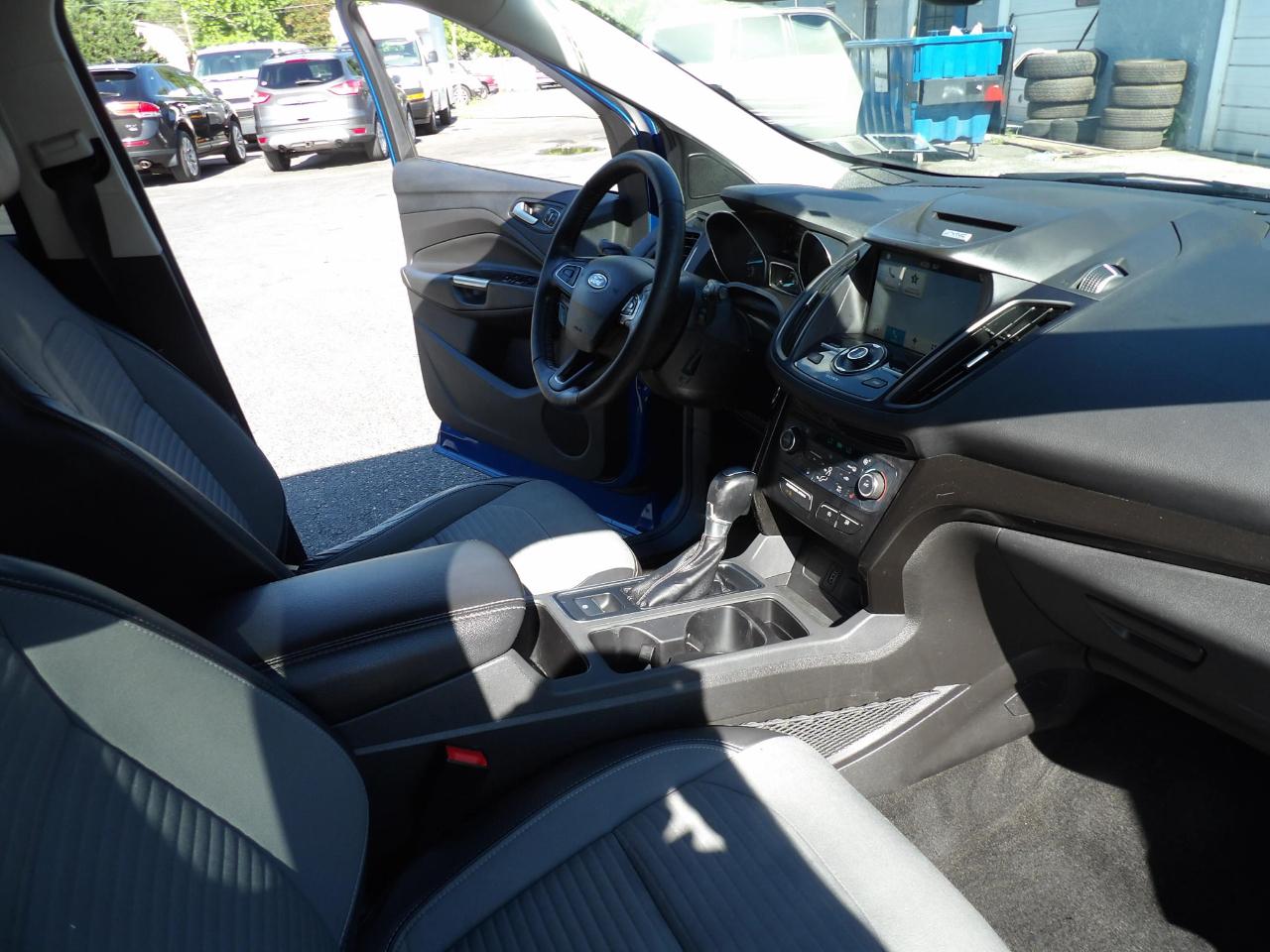 Ford Escape Titanium 4WD 2017