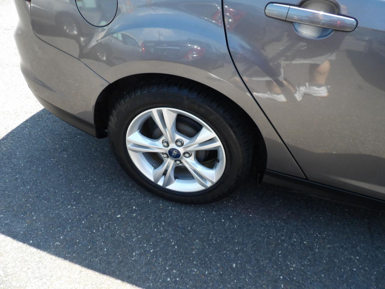 Ford Focus 4dr Sdn SE 2013