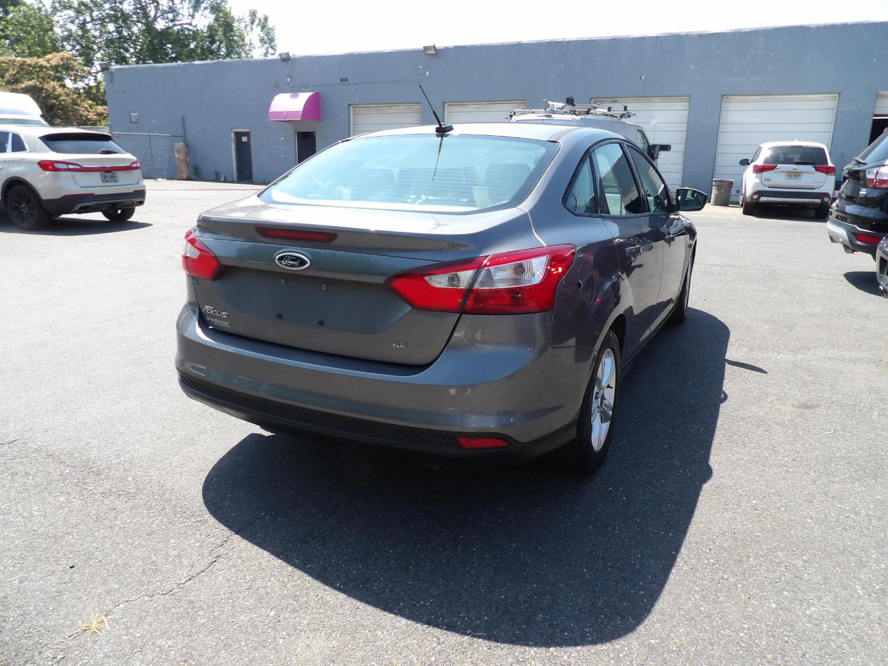 Ford Focus 4dr Sdn SE 2013
