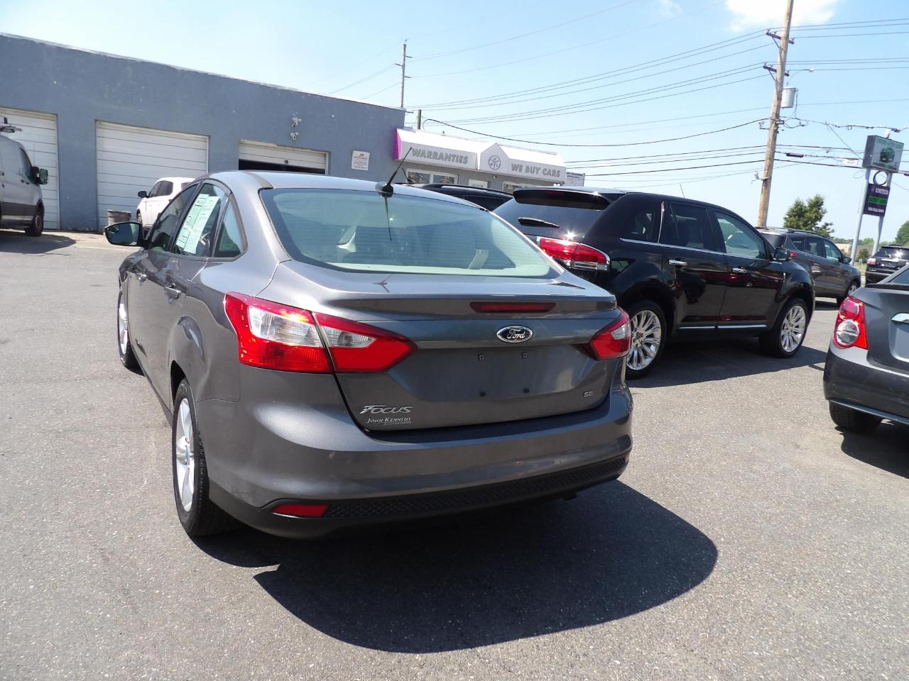 Ford Focus 4dr Sdn SE 2013