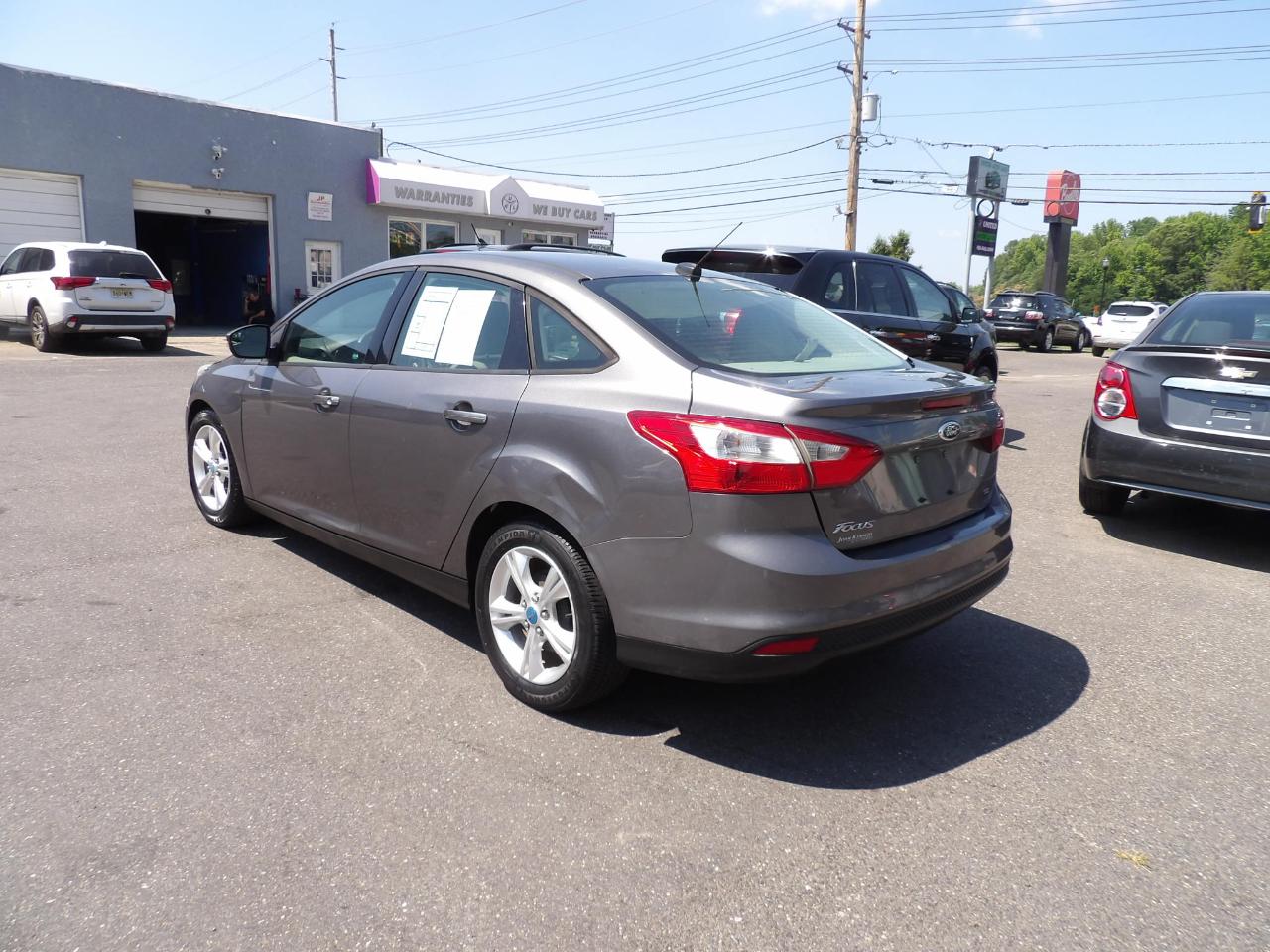 Ford Focus 4dr Sdn SE 2013