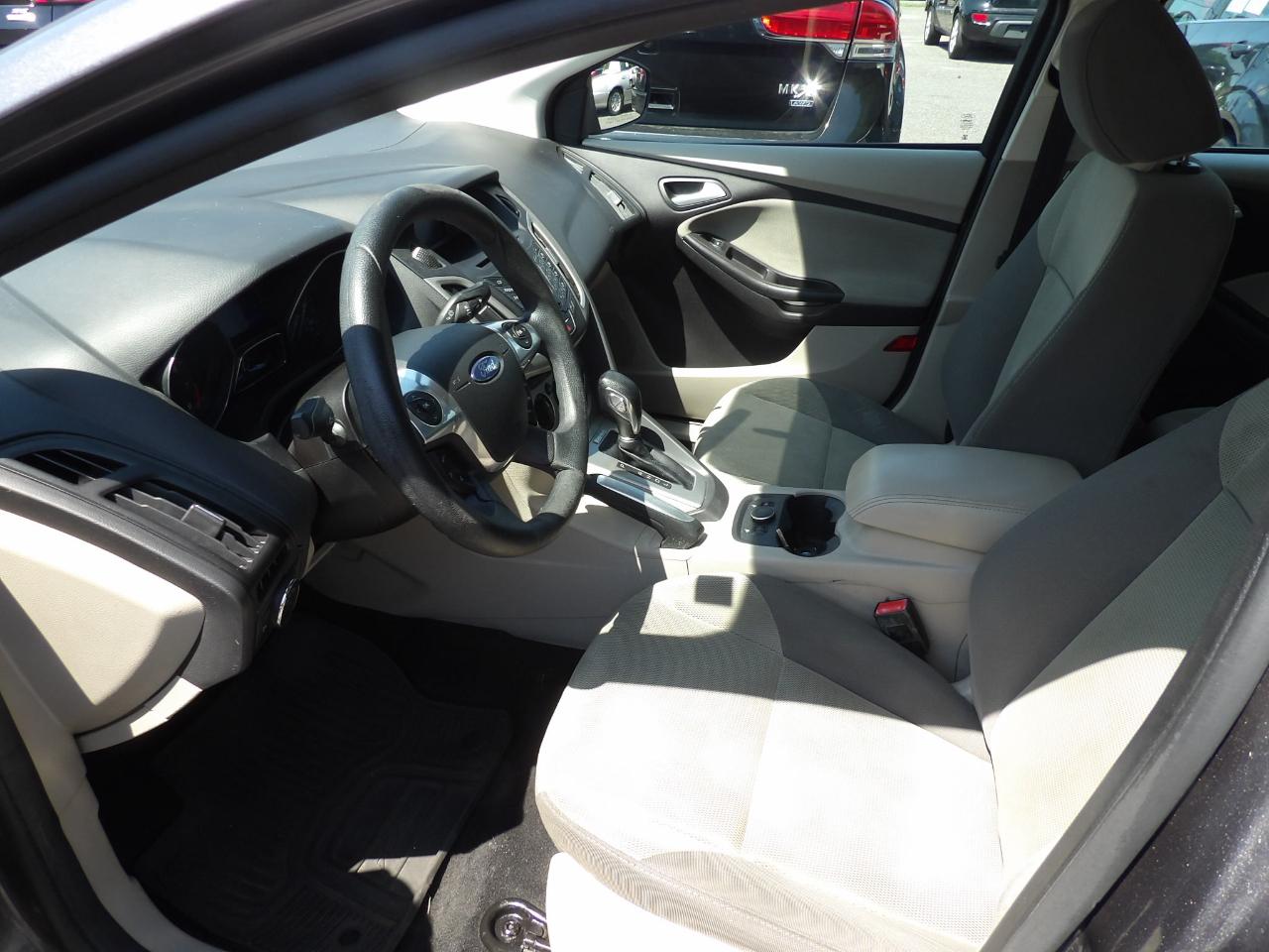 Ford Focus 4dr Sdn SE 2013