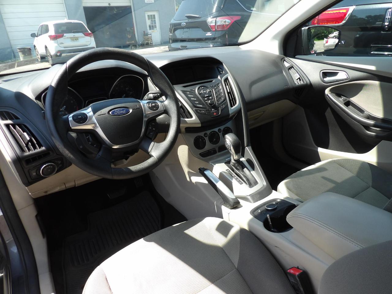 Ford Focus 4dr Sdn SE 2013