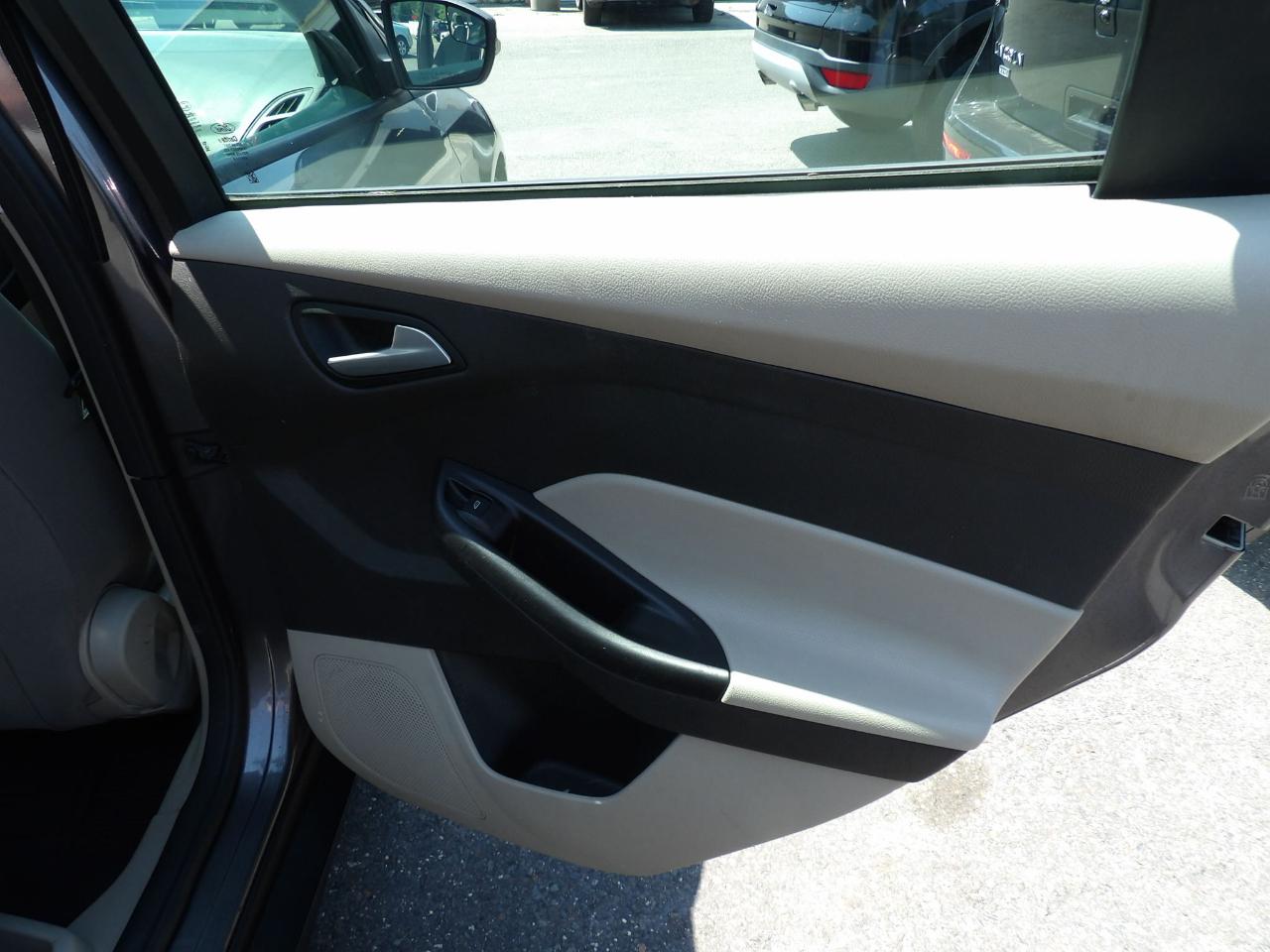 Ford Focus 4dr Sdn SE 2013