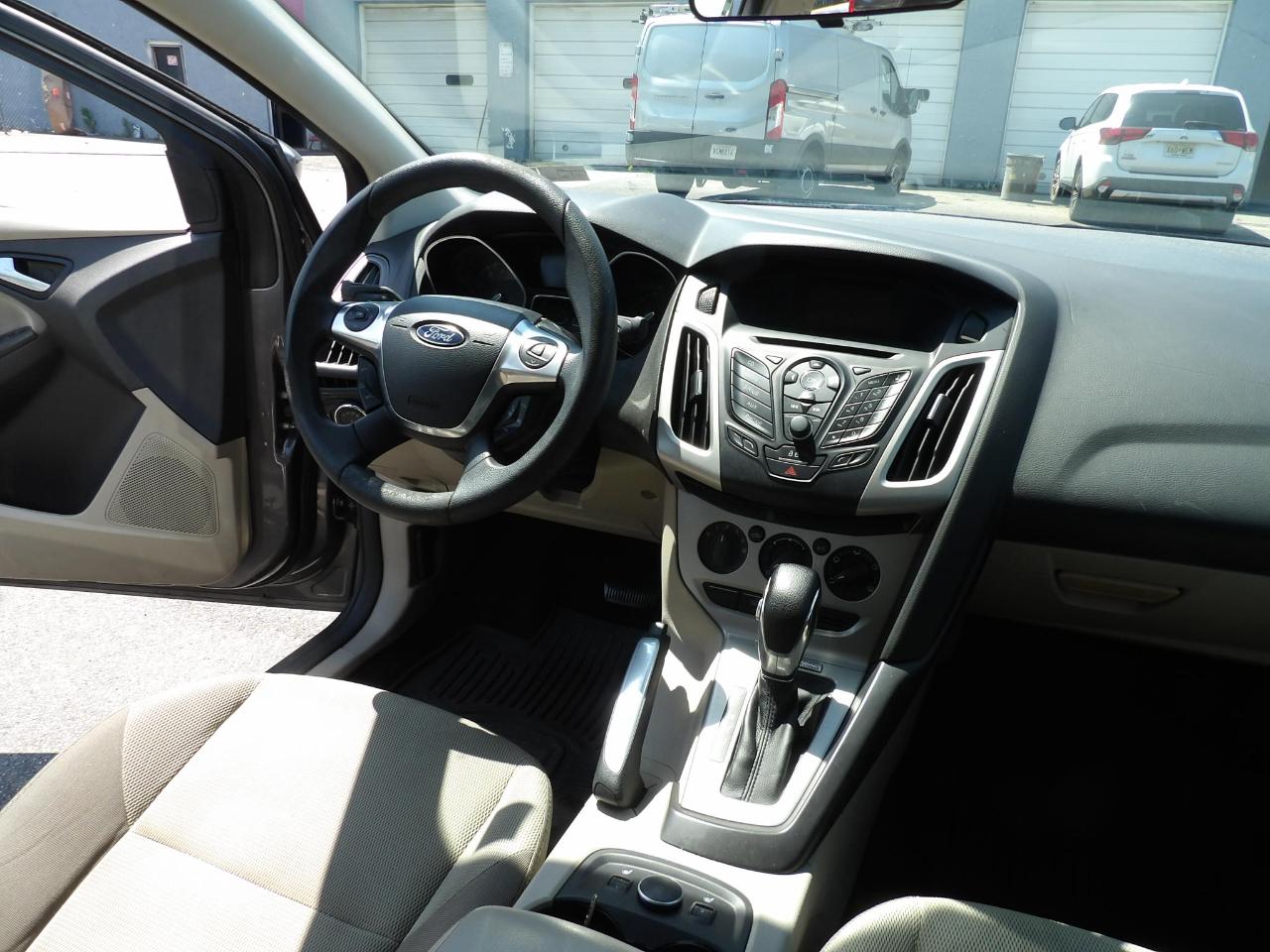 Ford Focus 4dr Sdn SE 2013