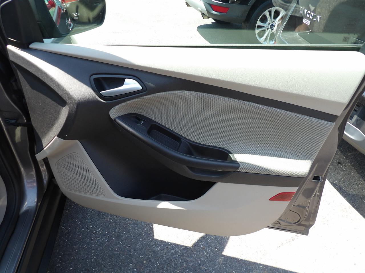 Ford Focus 4dr Sdn SE 2013