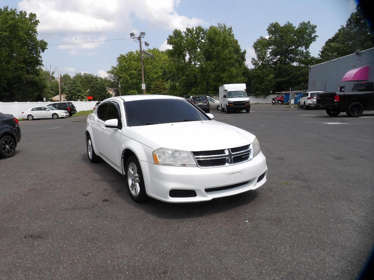 Dodge Avenger 4dr Sdn Mainstreet 2011
