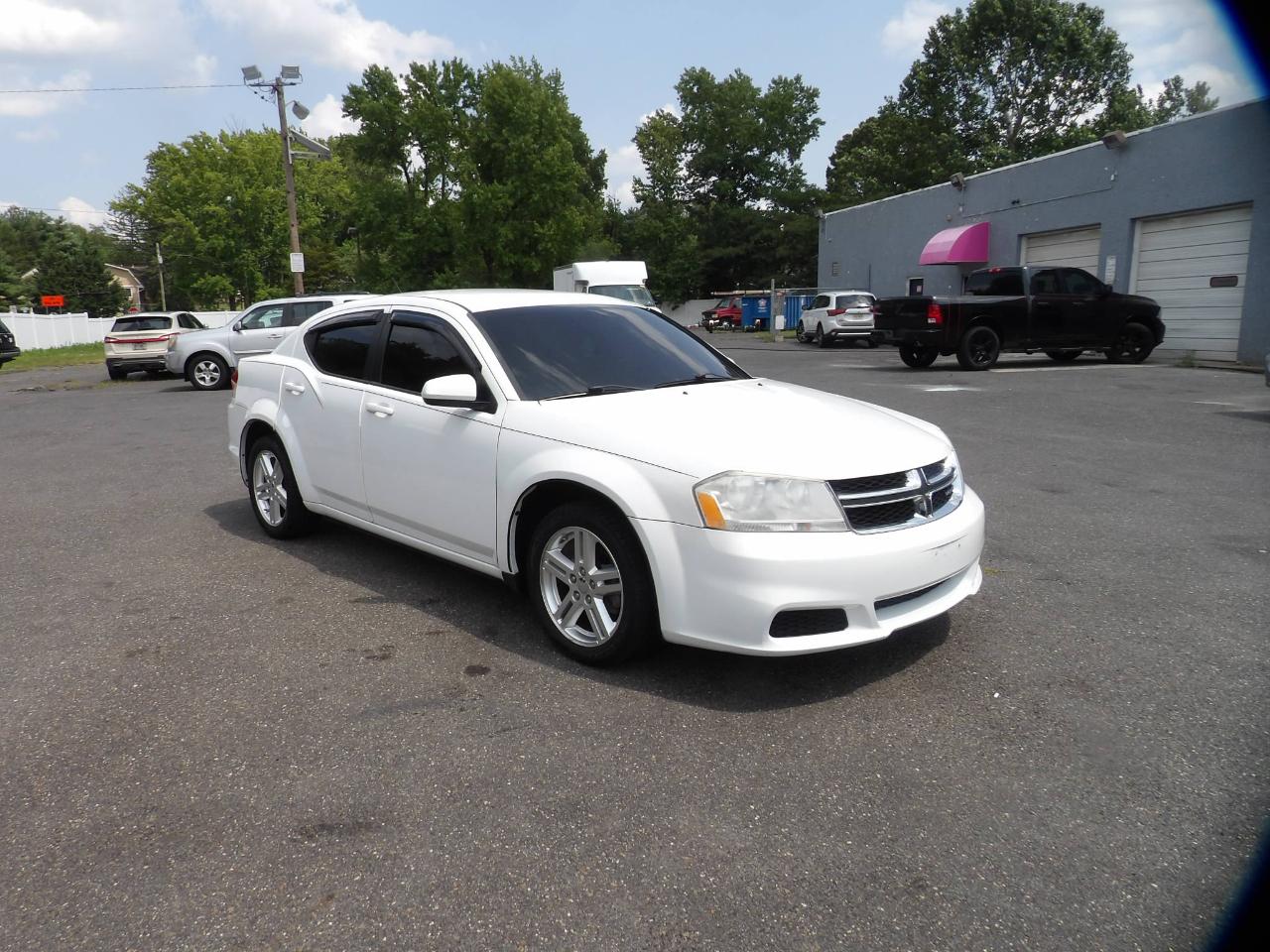 Dodge Avenger 4dr Sdn Mainstreet 2011