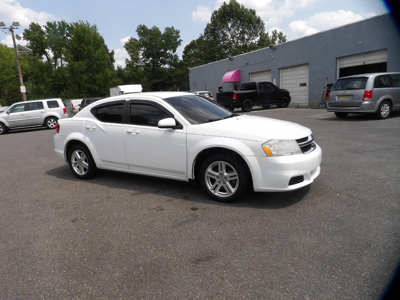 Dodge Avenger 4dr Sdn Mainstreet 2011