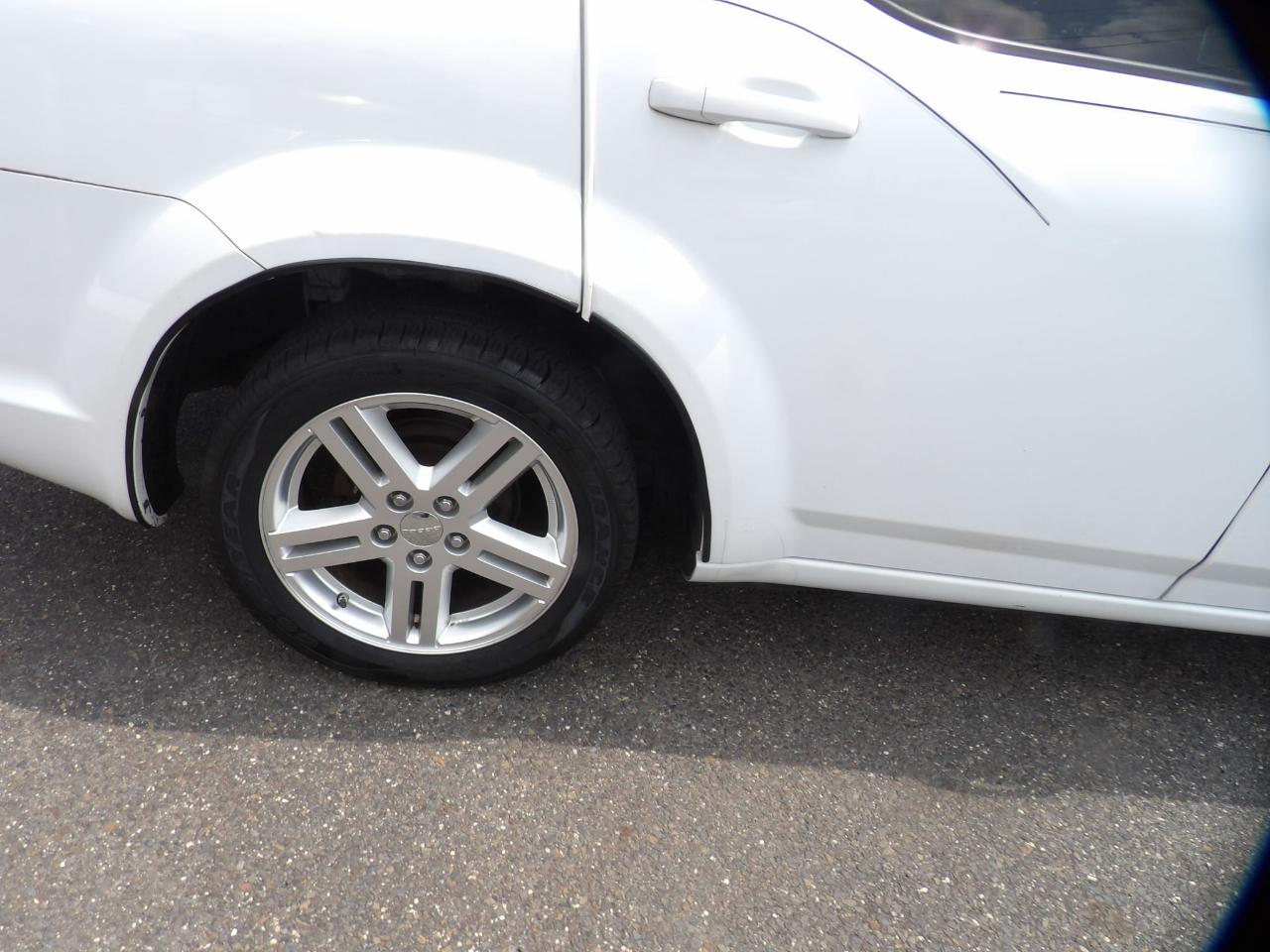 Dodge Avenger 4dr Sdn Mainstreet 2011