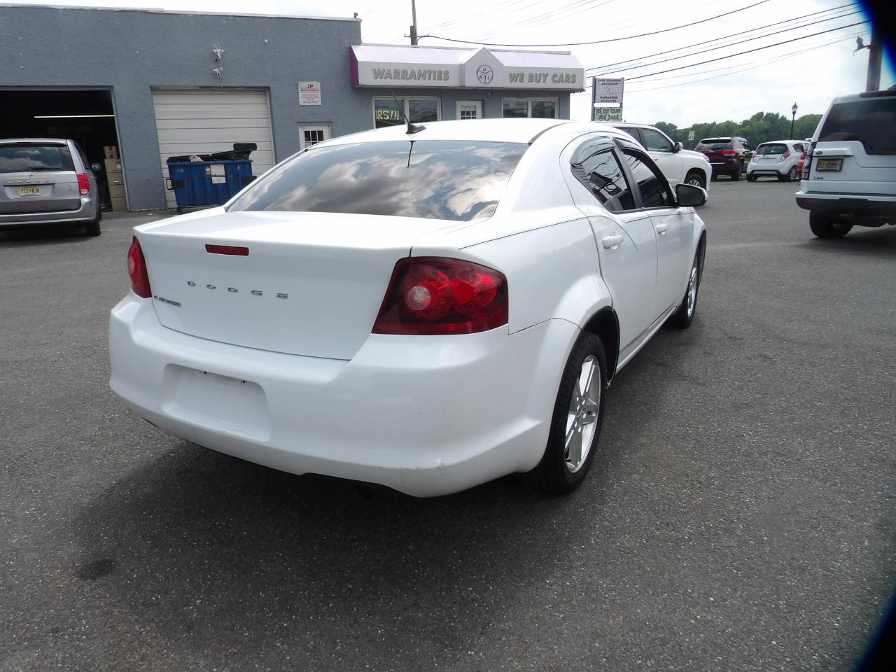 Dodge Avenger 4dr Sdn Mainstreet 2011