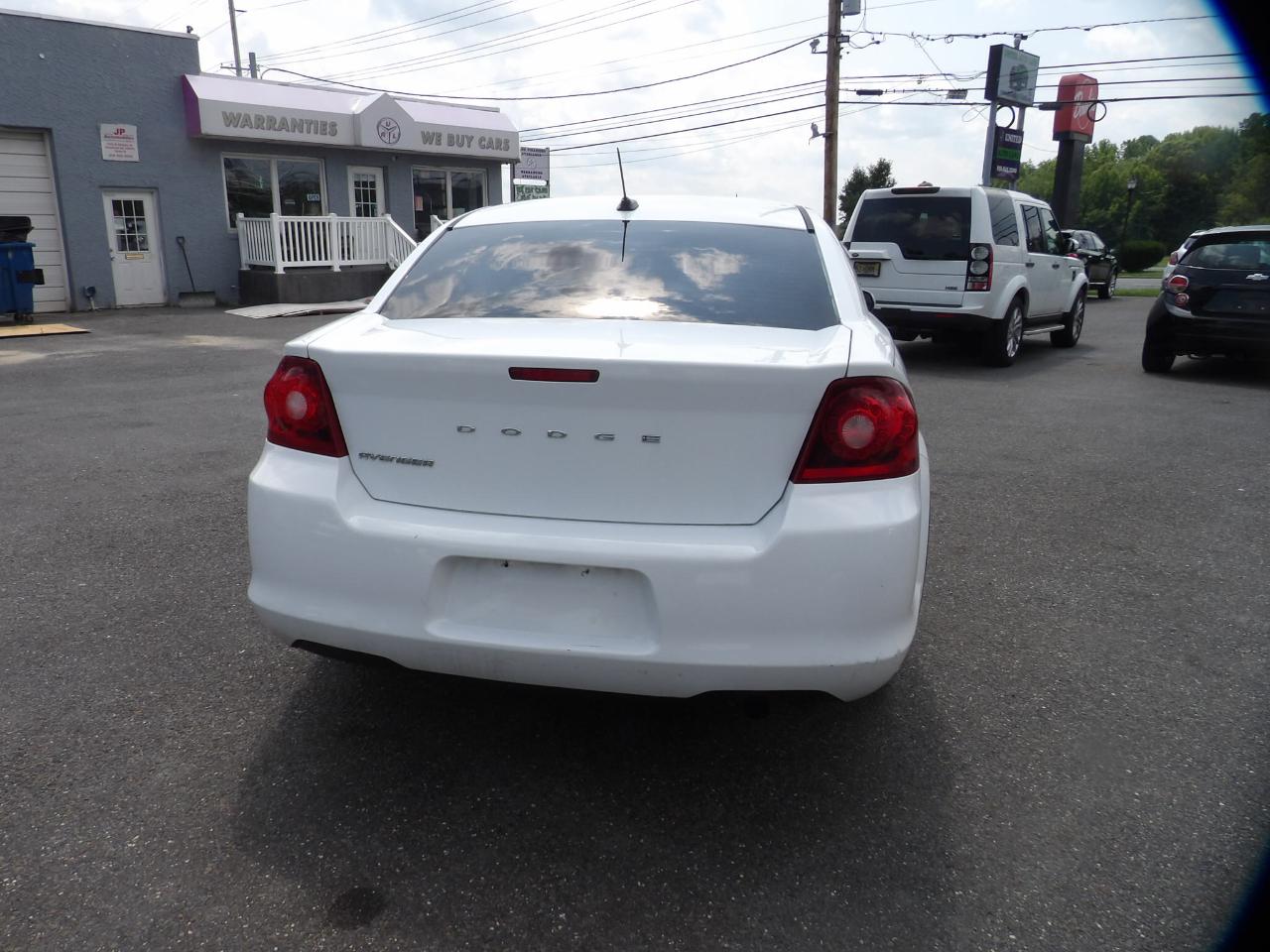 Dodge Avenger 4dr Sdn Mainstreet 2011