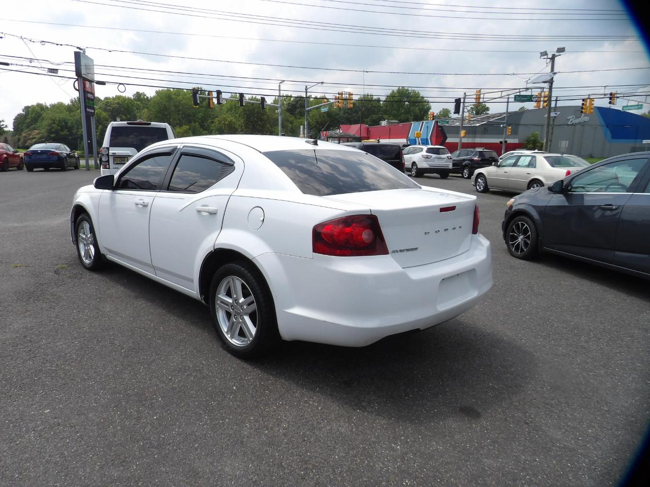 Dodge Avenger 4dr Sdn Mainstreet 2011