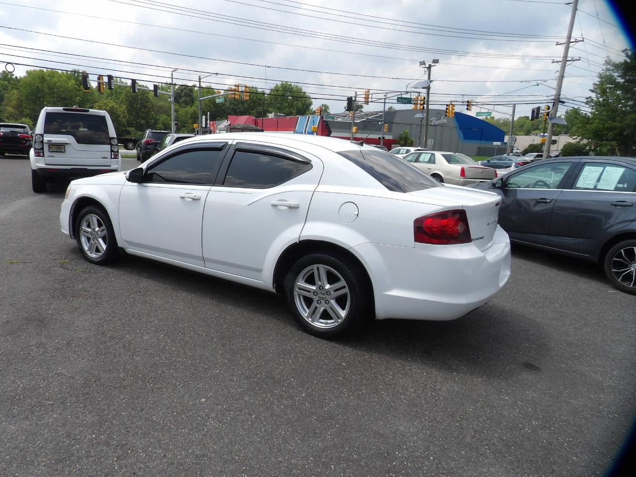 Dodge Avenger 4dr Sdn Mainstreet 2011