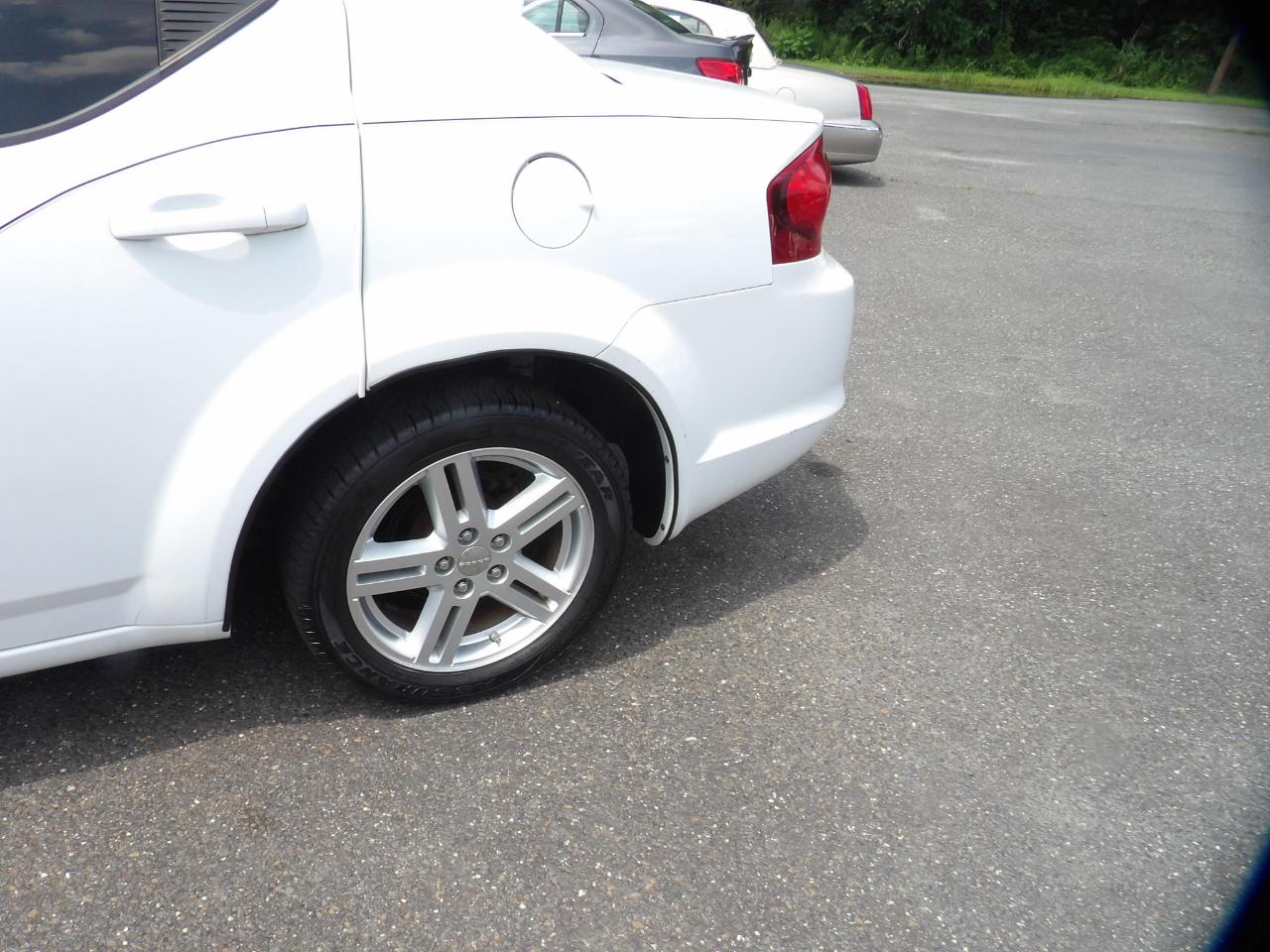 Dodge Avenger 4dr Sdn Mainstreet 2011