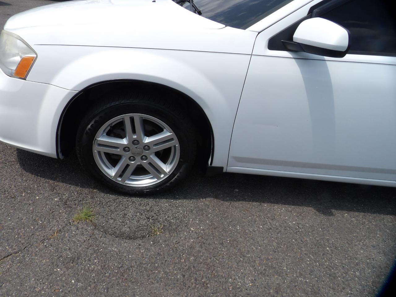 Dodge Avenger 4dr Sdn Mainstreet 2011