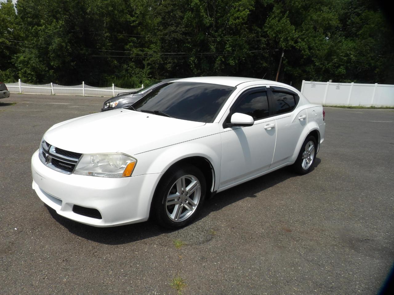 Dodge Avenger 4dr Sdn Mainstreet 2011