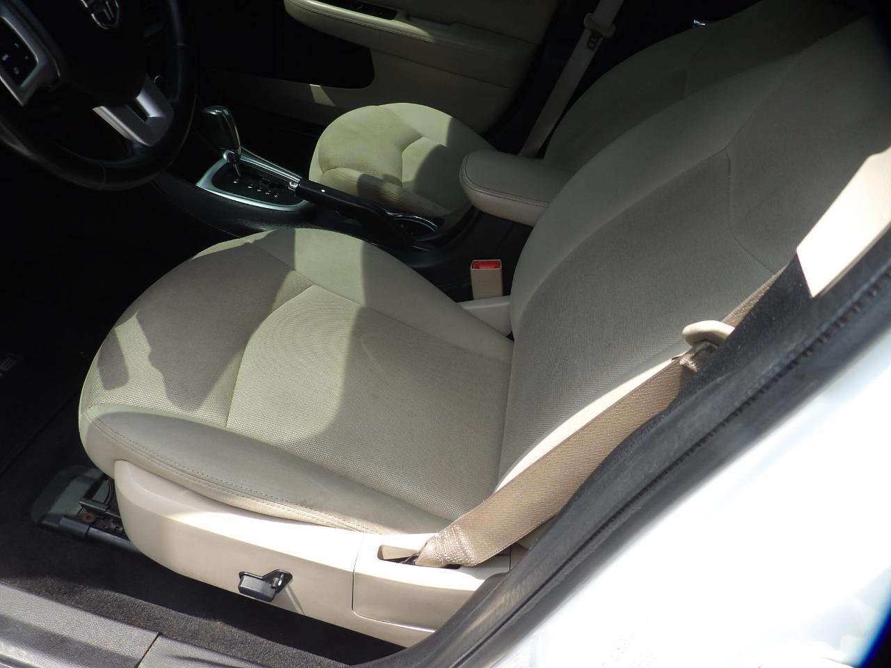Dodge Avenger 4dr Sdn Mainstreet 2011