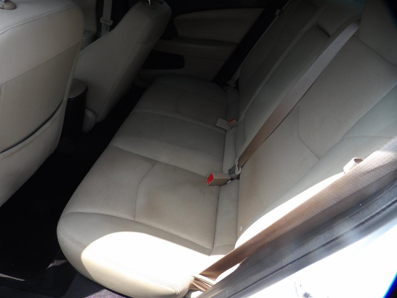 Dodge Avenger 4dr Sdn Mainstreet 2011