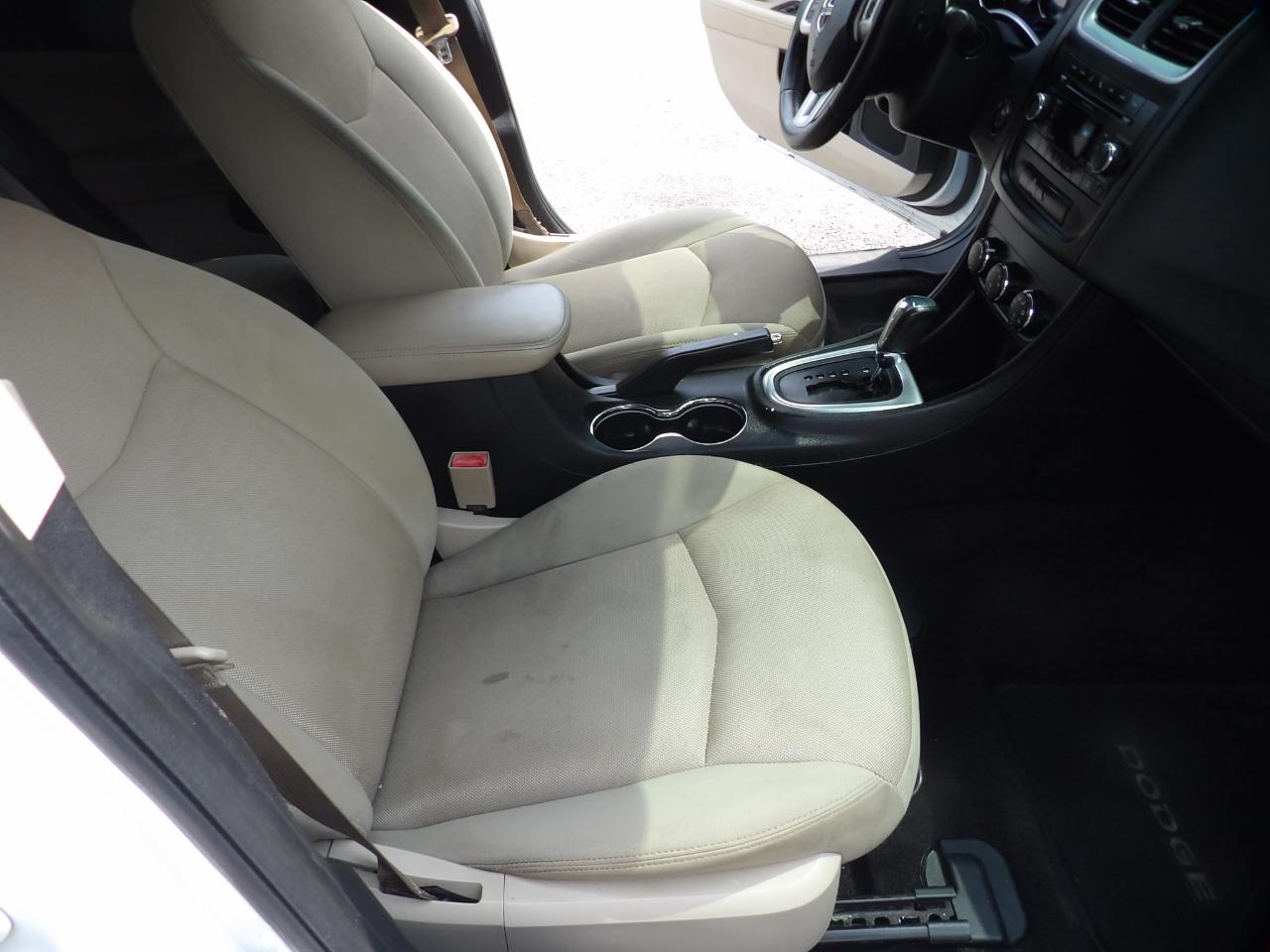 Dodge Avenger 4dr Sdn Mainstreet 2011