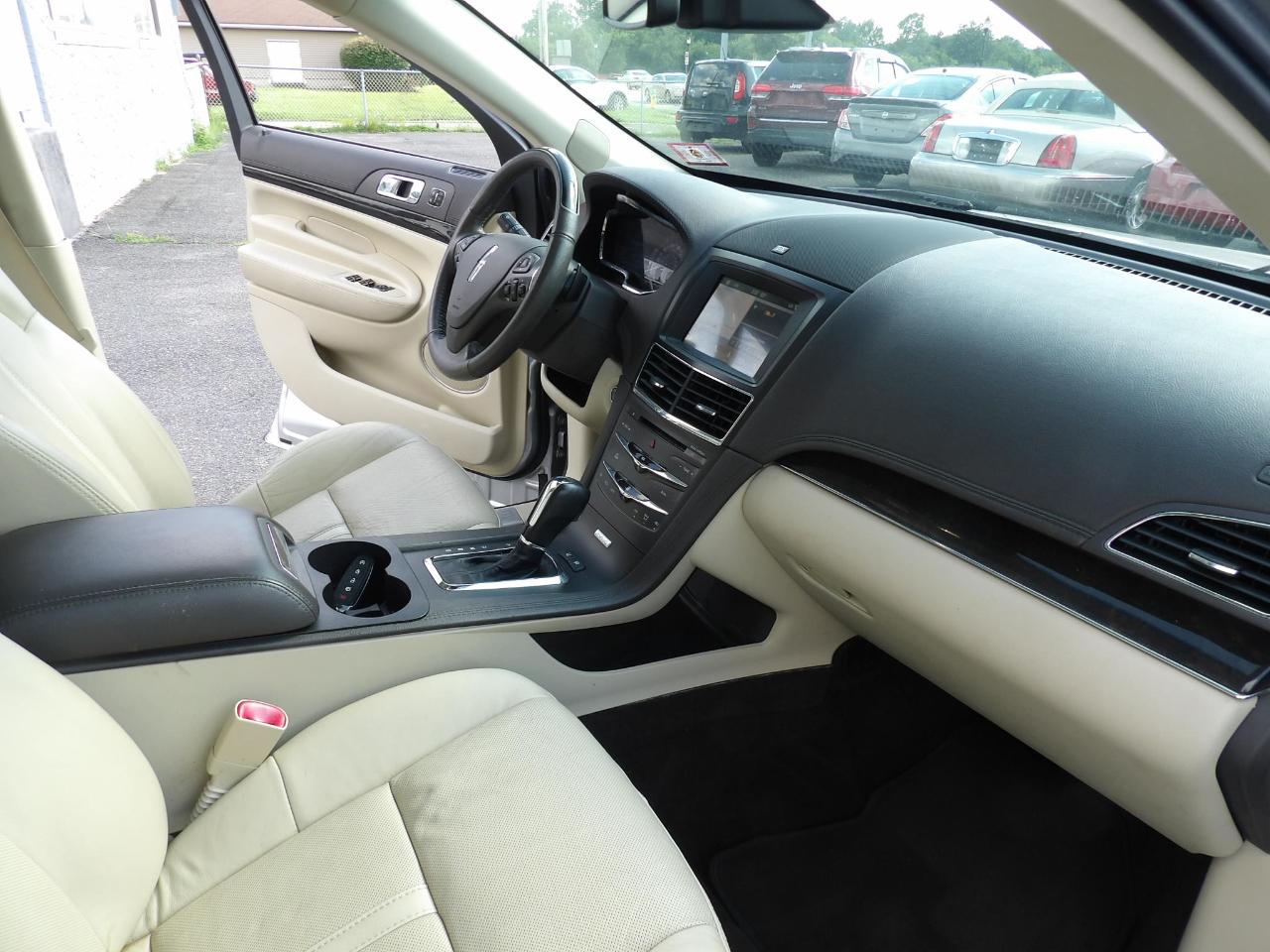Lincoln MKT 3.5L AWD Standard 2019
