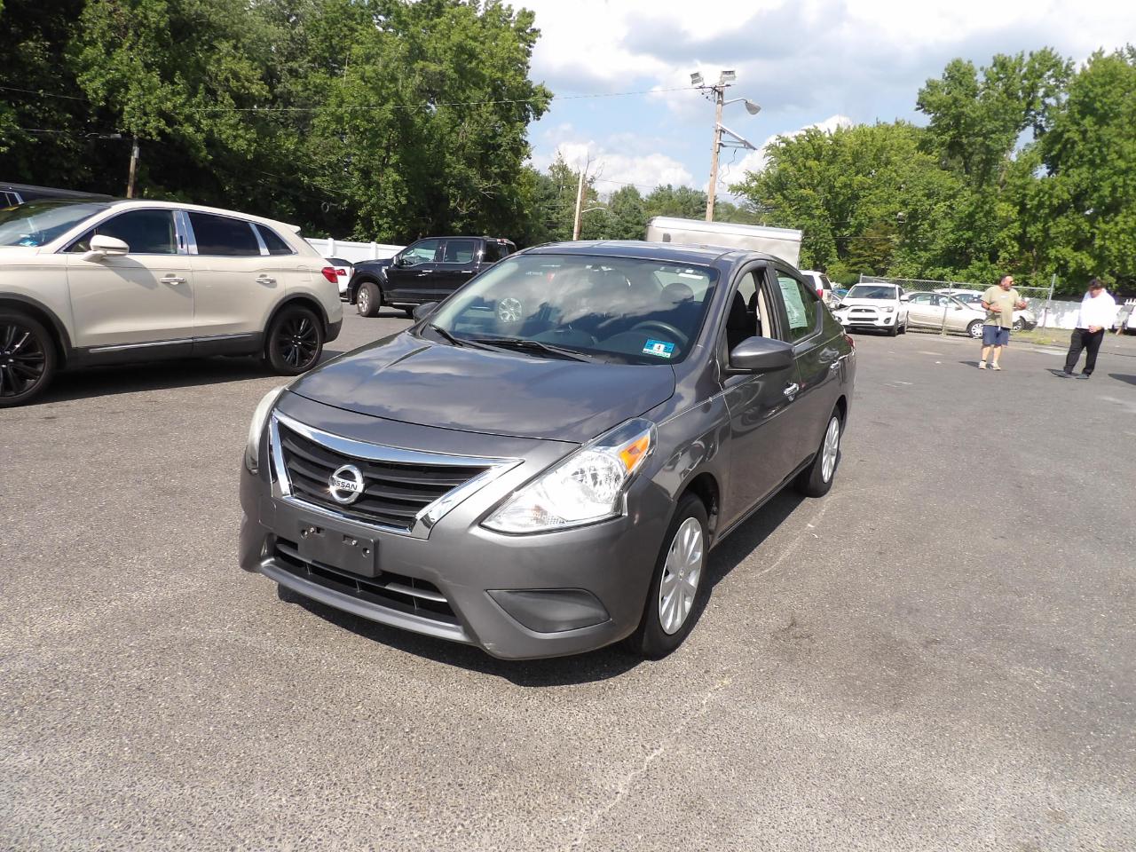 Nissan Versa Sedan SV CVT 2019