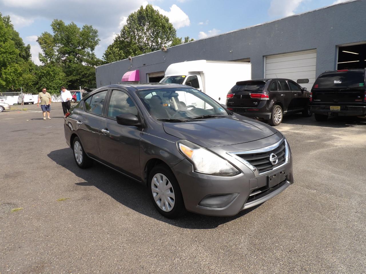 Nissan Versa Sedan SV CVT 2019