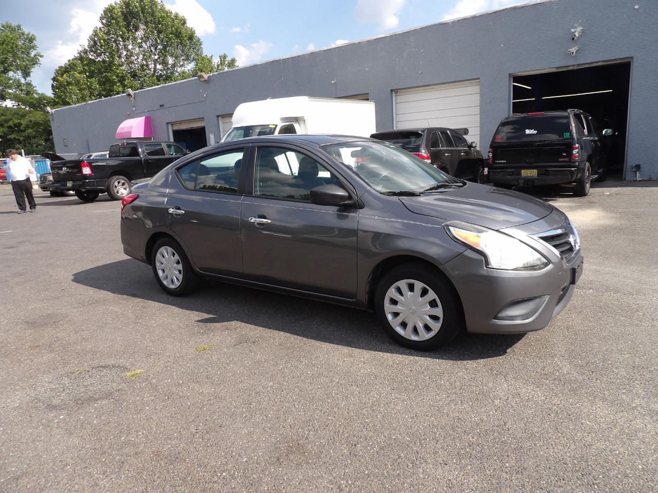 Nissan Versa Sedan SV CVT 2019
