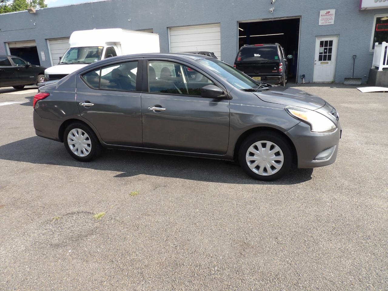 Nissan Versa Sedan SV CVT 2019