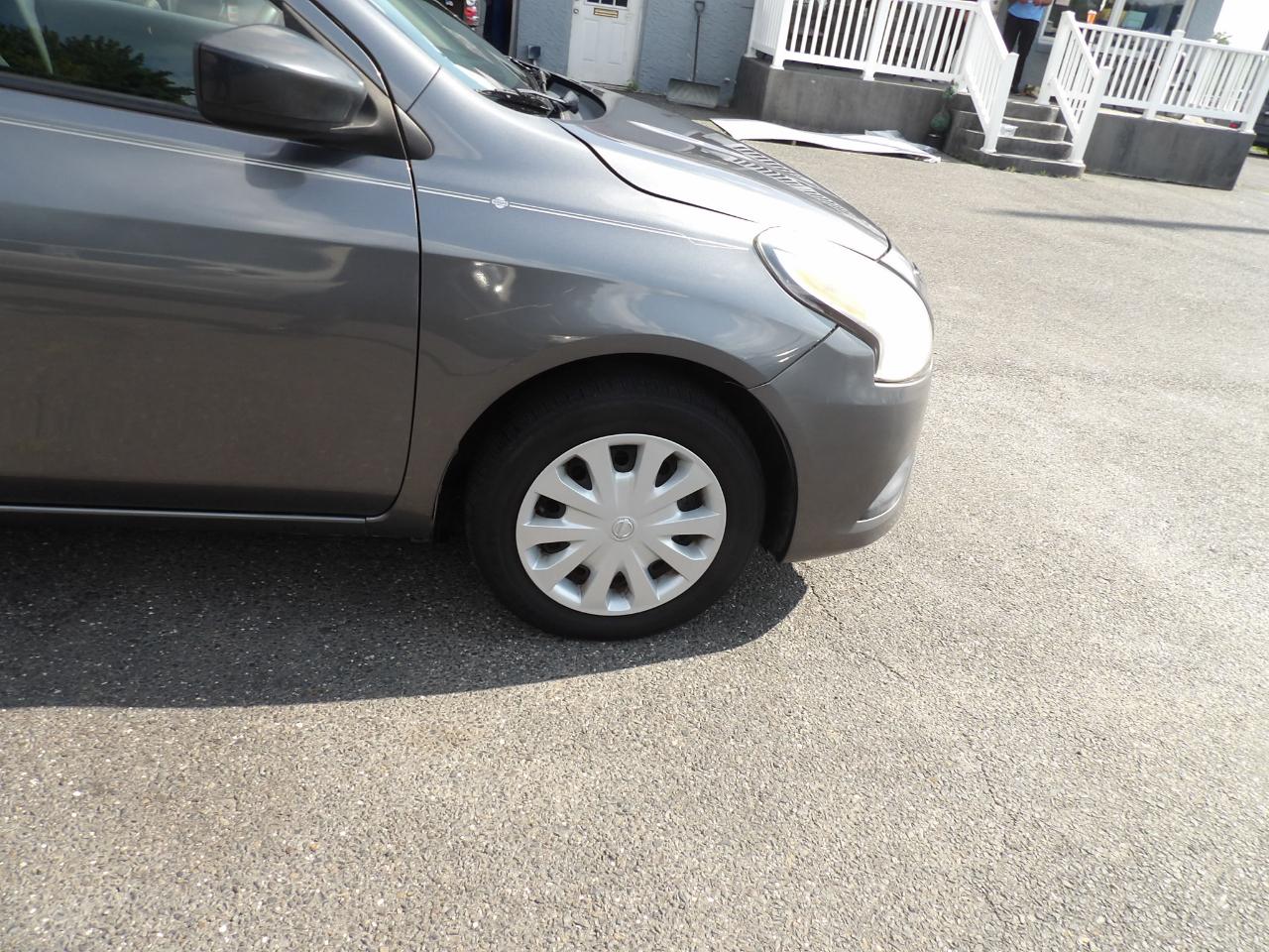 Nissan Versa Sedan SV CVT 2019