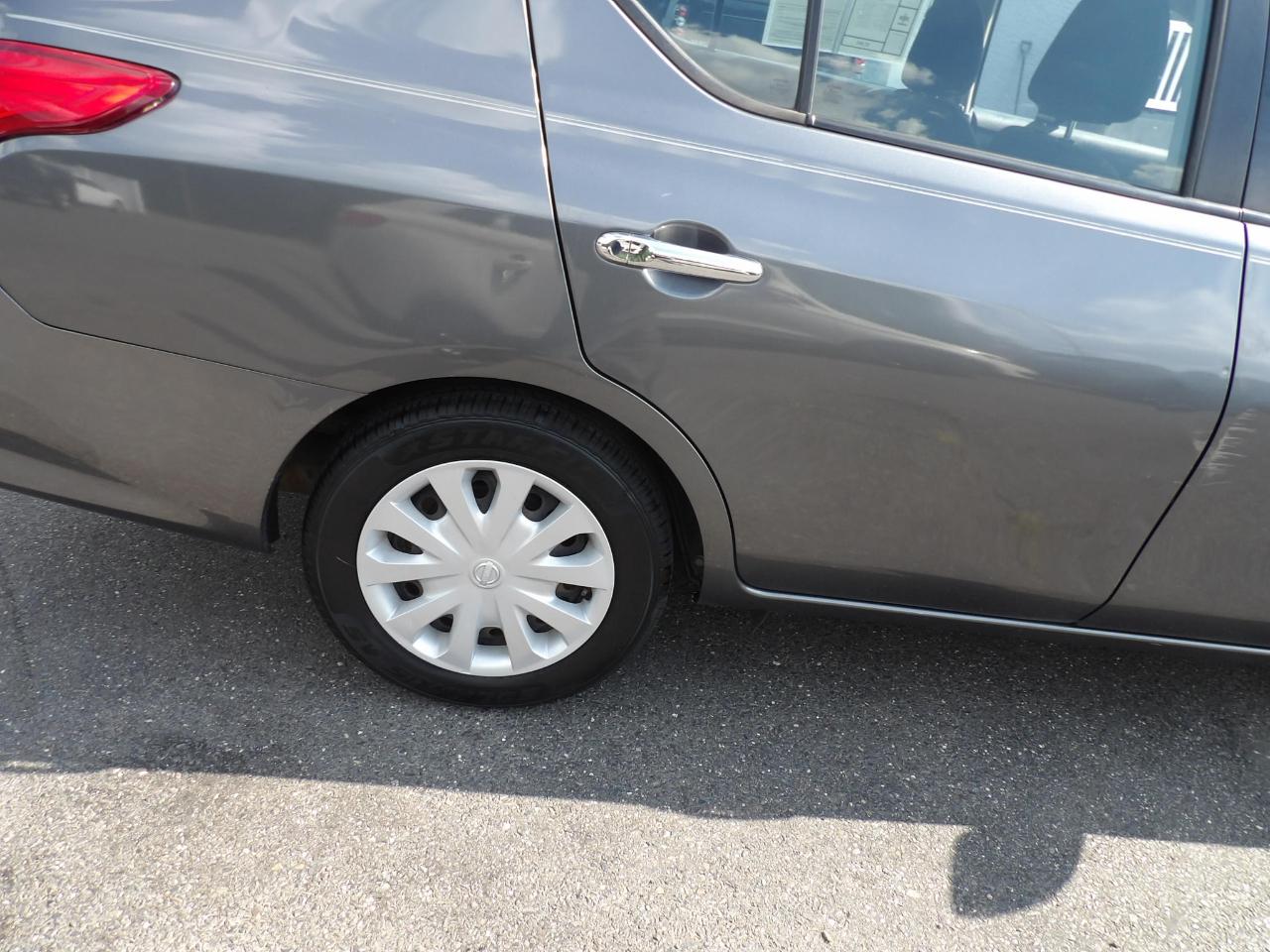 Nissan Versa Sedan SV CVT 2019