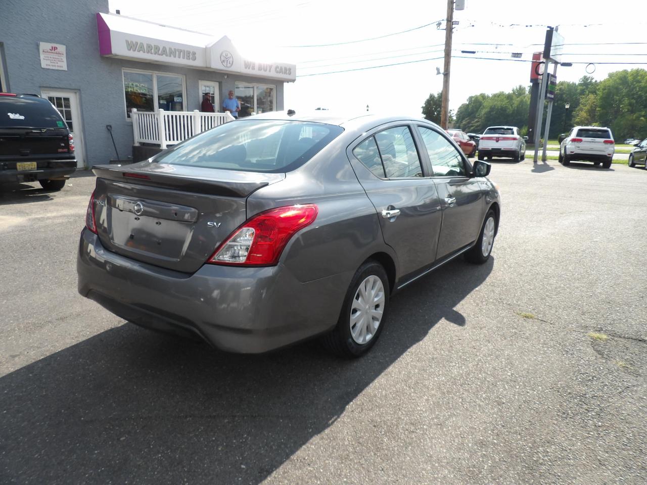 Nissan Versa Sedan SV CVT 2019