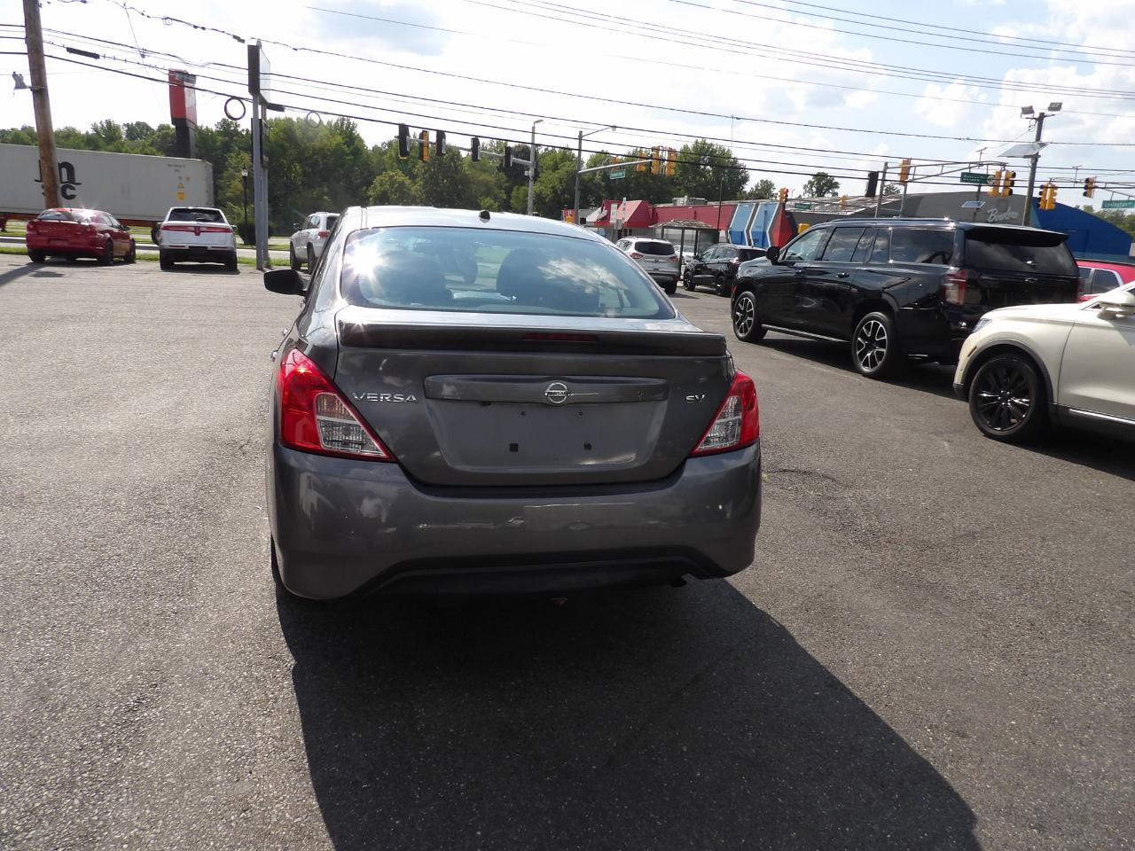 Nissan Versa Sedan SV CVT 2019