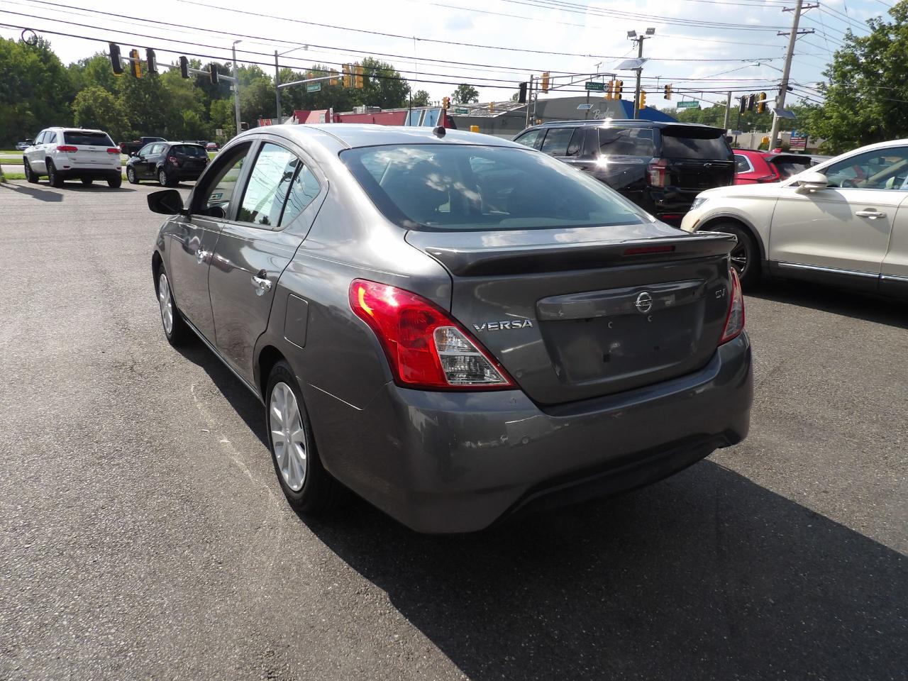 Nissan Versa Sedan SV CVT 2019