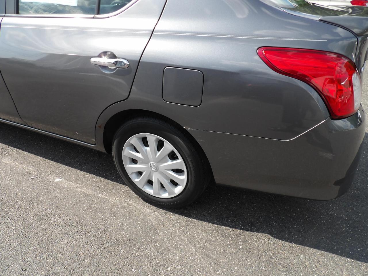 Nissan Versa Sedan SV CVT 2019