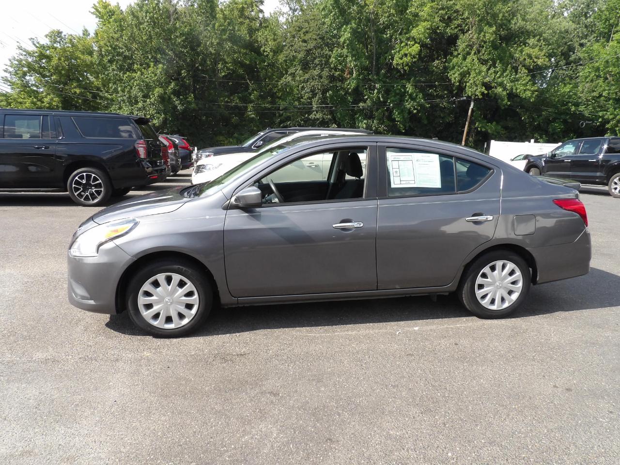 Nissan Versa Sedan SV CVT 2019