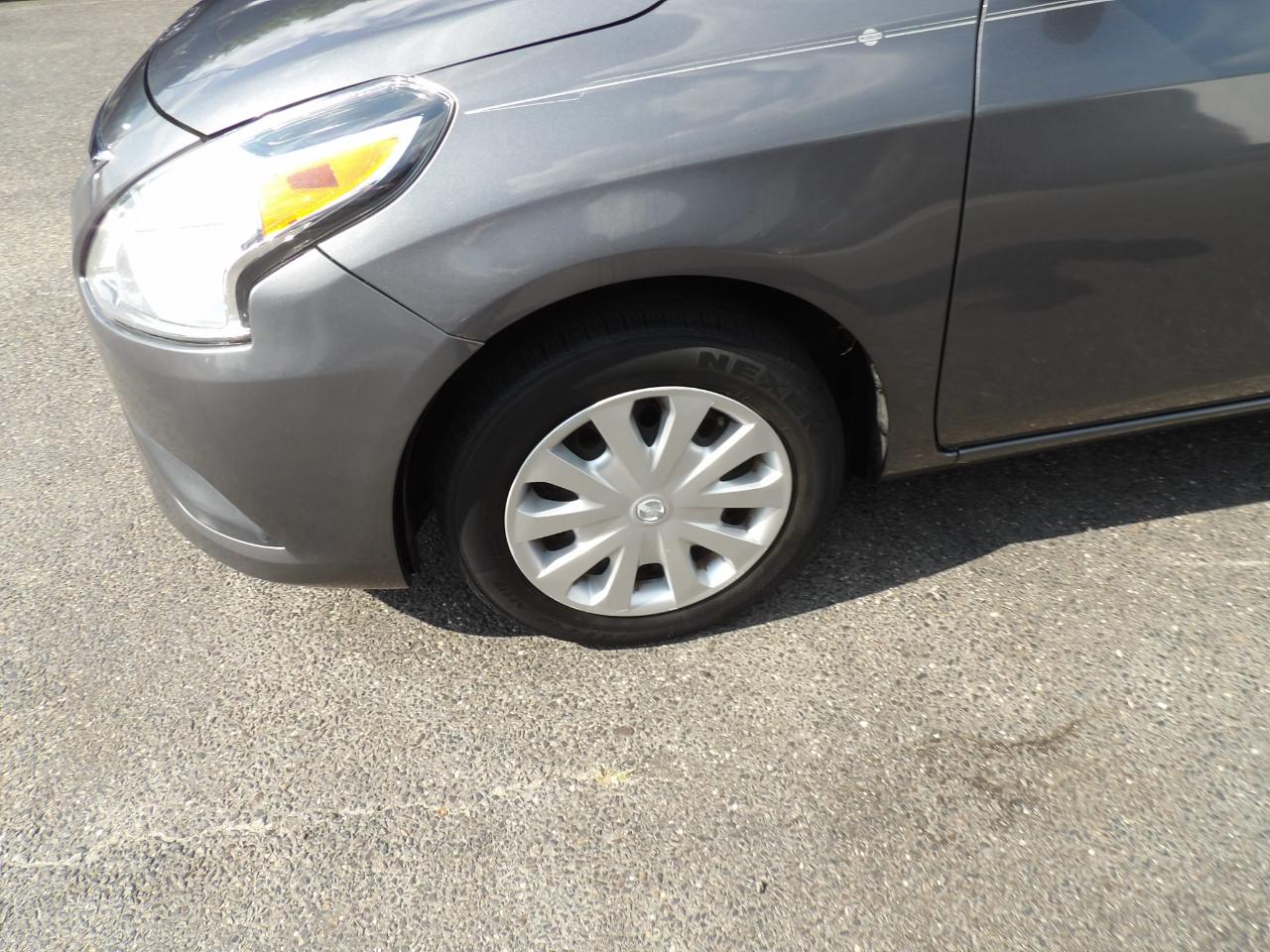 Nissan Versa Sedan SV CVT 2019