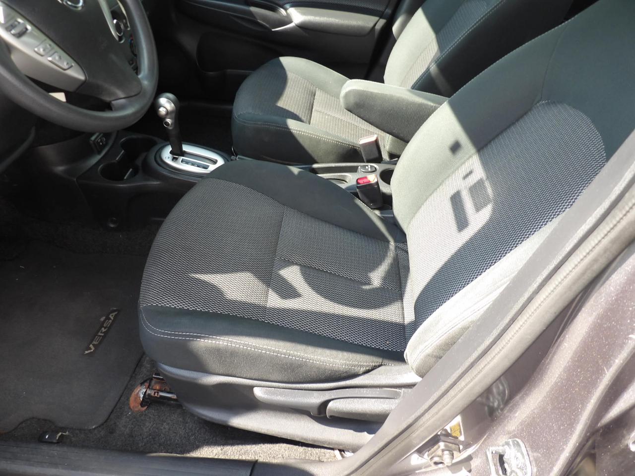 Nissan Versa Sedan SV CVT 2019